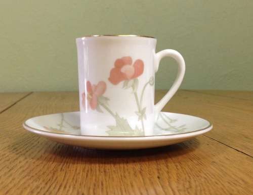 ROYAL DOULTON Coffee Expresso Cup & Saucer VOGUE COLLECTION by HARMONY TC1152 ENGLAND 1984 FLOWERS.