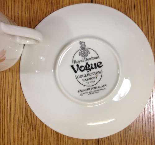 ROYAL DOULTON Coffee Expresso Cup & Saucer VOGUE COLLECTION by HARMONY TC1152 ENGLAND 1984 FLOWERS.