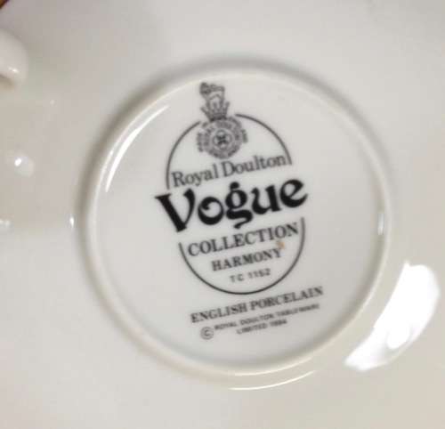 ROYAL DOULTON Coffee Expresso Cup & Saucer VOGUE COLLECTION by HARMONY TC1152 ENGLAND 1984 FLOWERS.