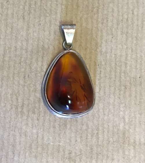 AMBER set in 925 STERLING SILVER PENDANT MARKED STUNNING!!!! SIMPLE ELEGANT DESIGN!!!!!!!
