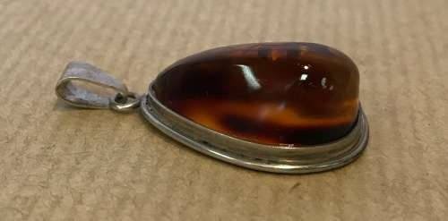 AMBER set in 925 STERLING SILVER PENDANT MARKED STUNNING!!!! SIMPLE ELEGANT DESIGN!!!!!!!