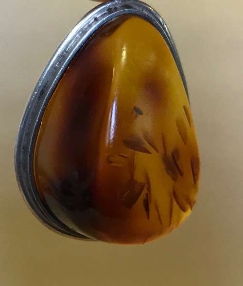 AMBER set in 925 STERLING SILVER PENDANT MARKED STUNNING!!!! SIMPLE ELEGANT DESIGN!!!!!!!