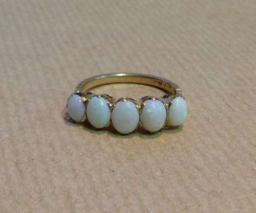 WHITE OPAL RING Hallmarked and Stamped 9K (carat) GOLD 5 OPALS! SIZE US 10 UNUSUAL and STUNNING!