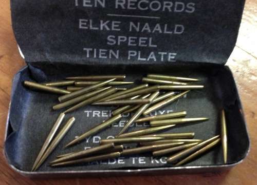 GRAMOPHONE NEEDLES=TIN=DELUXE LONGPLAYING GOLD=TREK=SOUTH AFRICAN=ENGLISH + AFRIKAANS=ENGLAND=36 pcs