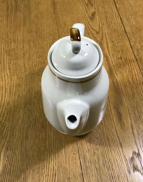 TEAPOT LARGE GENUINE STONEWARE JAPAN OVEN TO TABLE MICROWAVE OVEN and DISHWASHER SAFE.