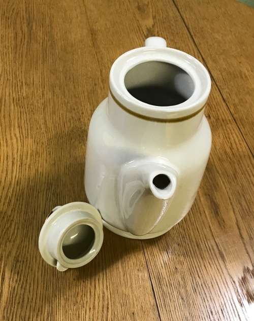 TEAPOT LARGE GENUINE STONEWARE JAPAN OVEN TO TABLE MICROWAVE OVEN and DISHWASHER SAFE.
