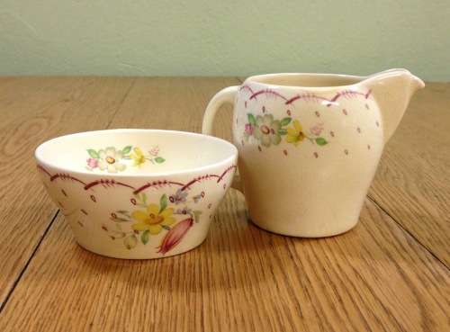 SUSIE COOPER PRODUCTION PRINTEMPS 1293 COFFEE SET CROWN WORKS BURSLEM ENGLAN KESTREL SHAPE POT.