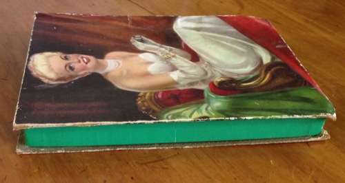 CADBURY`S CHOCOLATES LIDDED BOX BOURNVILLE ENGLAND FINE ROYAL LADY AT THE OPERA OPERA GLASSES.