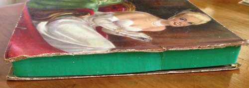 CADBURY`S CHOCOLATES LIDDED BOX BOURNVILLE ENGLAND FINE ROYAL LADY AT THE OPERA OPERA GLASSES.