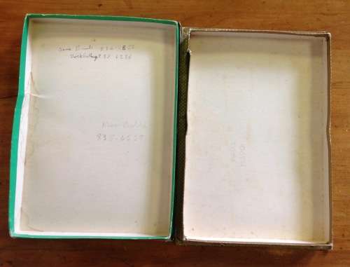 CADBURY`S CHOCOLATES LIDDED BOX BOURNVILLE ENGLAND FINE ROYAL LADY AT THE OPERA OPERA GLASSES.