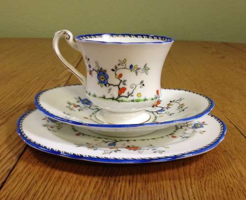 PARAGON BLOSSOM TEA TRIO RD. No. 744170 7826 1 TRIO STUNNING RARE 3 PIECE OVAL PLATES!! UNUSUAL!!! c