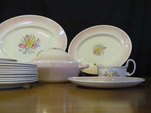 SUSIE COOPER SWANSEA SPRAY FLORAL DINNER SERVICE 10 PLACE set 47 PIECES CROWN WORKS BURSLEM ENGLAND