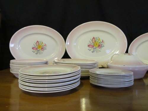 SUSIE COOPER SWANSEA SPRAY FLORAL DINNER SERVICE 10 PLACE set 47 PIECES CROWN WORKS BURSLEM ENGLAND