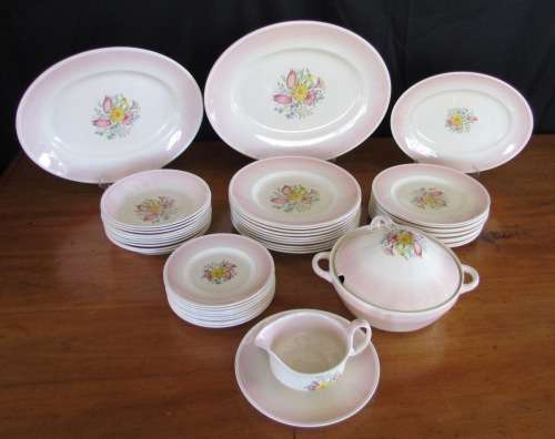 SUSIE COOPER SWANSEA SPRAY FLORAL DINNER SERVICE 10 PLACE set 47 PIECES CROWN WORKS BURSLEM ENGLAND