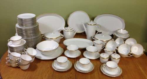 DINNER + TEA/COFFEE SERVICE HUTSCHENREUTHER LORENZ GERMANY NOBLESSE GOLDRAND 118 PIECES 12 PLACE