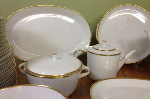 DINNER + TEA/COFFEE SERVICE HUTSCHENREUTHER LORENZ GERMANY NOBLESSE GOLDRAND 118 PIECES 12 PLACE
