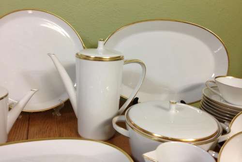 DINNER + TEA/COFFEE SERVICE HUTSCHENREUTHER LORENZ GERMANY NOBLESSE GOLDRAND 118 PIECES 12 PLACE