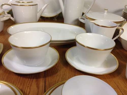 DINNER + TEA/COFFEE SERVICE HUTSCHENREUTHER LORENZ GERMANY NOBLESSE GOLDRAND 118 PIECES 12 PLACE