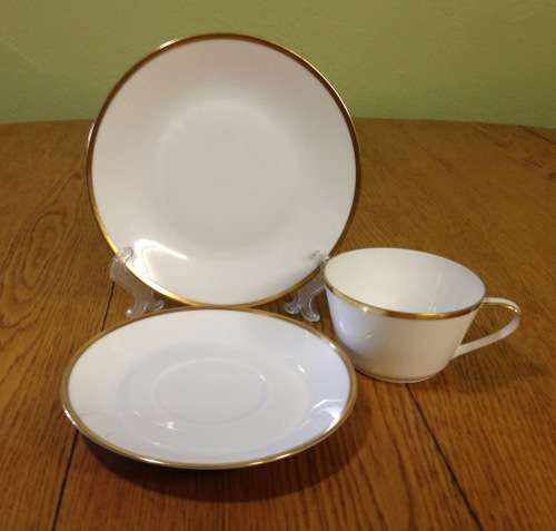 DINNER + TEA/COFFEE SERVICE HUTSCHENREUTHER LORENZ GERMANY NOBLESSE GOLDRAND 118 PIECES 12 PLACE