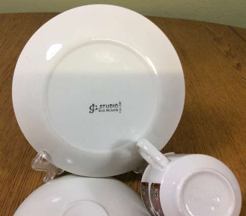COFFEE TRIO DEMITASSE J and G MEAKIN STUDIO ENGLAND MAORI PATTERN RETRO CAKE PLATE SAUCER CUP 1960`s