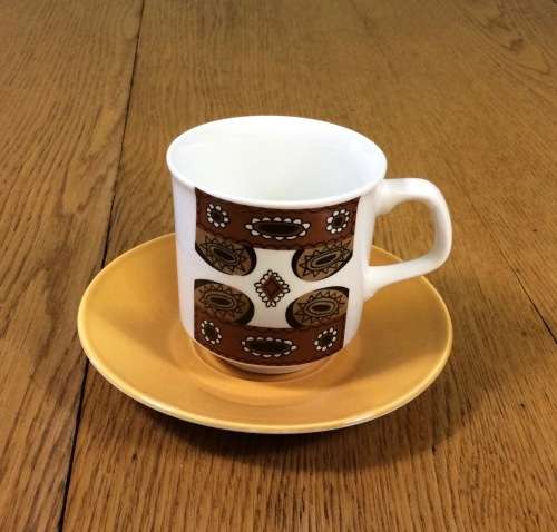 COFFEE DUO DEMITASSE J and G MEAKIN STUDIO ENGLAND MAORI PATTERN RETRO SAUCER CUP 1960`s Expresso!y