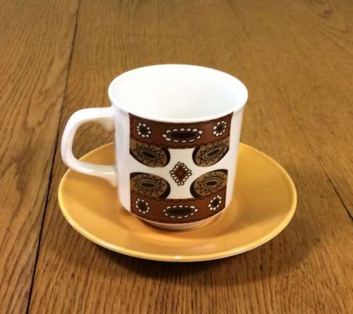 COFFEE DUO DEMITASSE J and G MEAKIN STUDIO ENGLAND MAORI PATTERN RETRO SAUCER CUP 1960`s Expresso!y