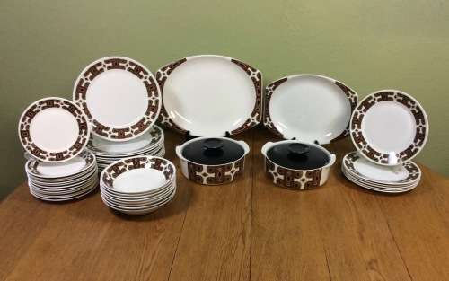 DINNER SERVICE=PART=46 piece=PLATES=BOWLS=J and G MEAKIN STUDIO=ENGLAND=MAORI PATTERN=RETRO=1960's