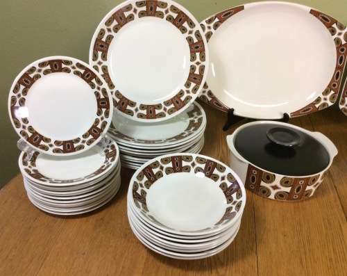 DINNER SERVICE=PART=46 piece=PLATES=BOWLS=J and G MEAKIN STUDIO=ENGLAND=MAORI PATTERN=RETRO=1960's