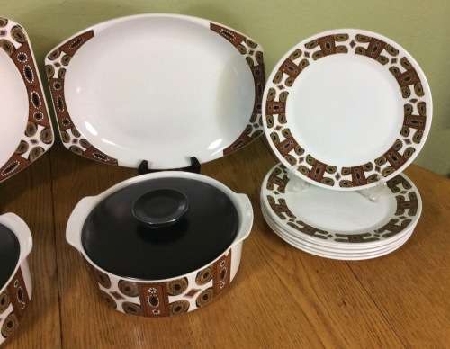 DINNER SERVICE=PART=46 piece=PLATES=BOWLS=J and G MEAKIN STUDIO=ENGLAND=MAORI PATTERN=RETRO=1960's