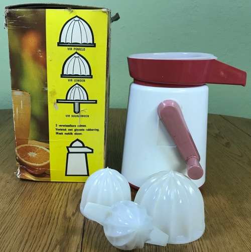 JUICE EXTRACTOR=PINEWARE=MANUAL WIND=in its BOX!