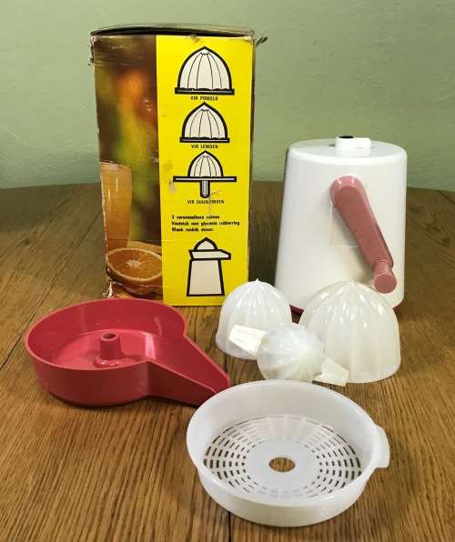 JUICE EXTRACTOR=PINEWARE=MANUAL WIND=in its BOX!