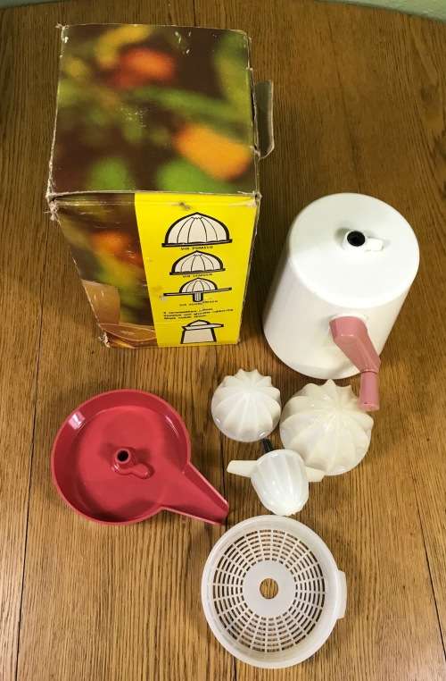 JUICE EXTRACTOR=PINEWARE=MANUAL WIND=in its BOX!