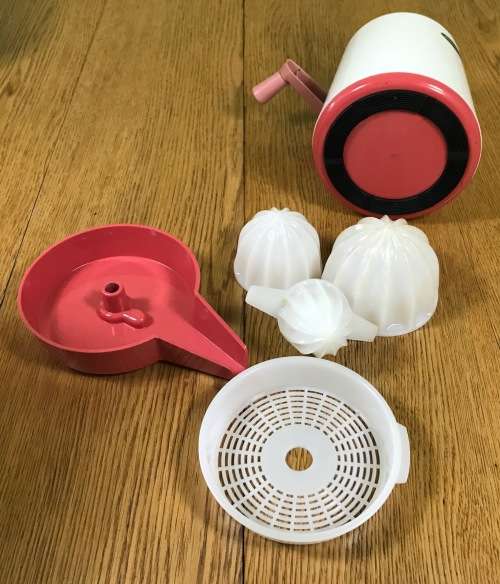 JUICE EXTRACTOR=PINEWARE=MANUAL WIND=in its BOX!