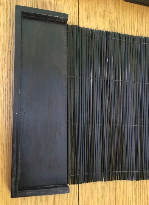 TABLE FOLD-UP PLACE MATS x 6 SUSHI or OTHER WOODEN ENDS WITH PLACE FOR CUTLER MID SECTION STRAW MAT