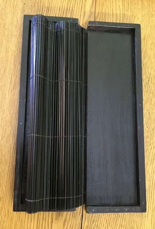 TABLE FOLD-UP PLACE MATS x 6 SUSHI or OTHER WOODEN ENDS WITH PLACE FOR CUTLER MID SECTION STRAW MAT