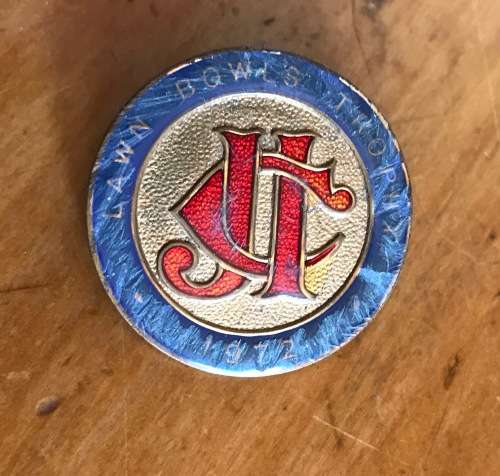 BADGE BROOCH JCI JOHANNESBURG CHAMBER of INDUSTRY LAWN BOWLS TROPHY 1972 METAL ART PRETORIA.