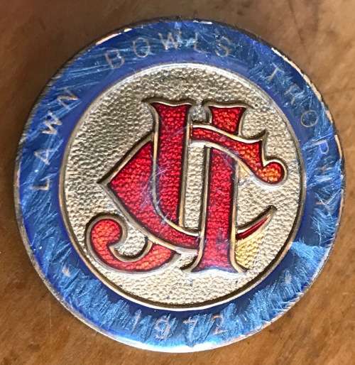 BADGE BROOCH JCI JOHANNESBURG CHAMBER of INDUSTRY LAWN BOWLS TROPHY 1972 METAL ART PRETORIA.