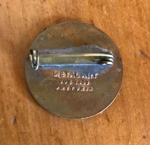 BADGE BROOCH JCI JOHANNESBURG CHAMBER of INDUSTRY LAWN BOWLS TROPHY 1972 METAL ART PRETORIA.