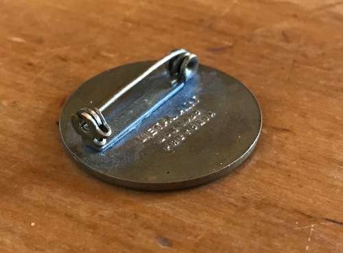BADGE BROOCH JCI JOHANNESBURG CHAMBER of INDUSTRY LAWN BOWLS TROPHY 1972 METAL ART PRETORIA.