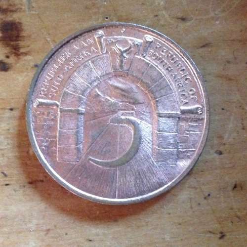 SOUVENIR BRONZE TOKEN MEDALLION 5 Years Commemoration of the Republic of South Africa 1961 to 1966.