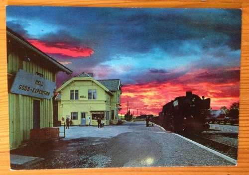 POSTCARD POST CARD NORWAY EVENING SUNSET HELL STATION LOCOMOTIVE TRAIN STEAM ENGINE.