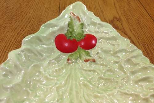 CARLTON WARE 2093 BOWL CARLTONWARE Australian Design EMBOSSED LETTUCE LEAF SHAPED with TOMATOES.