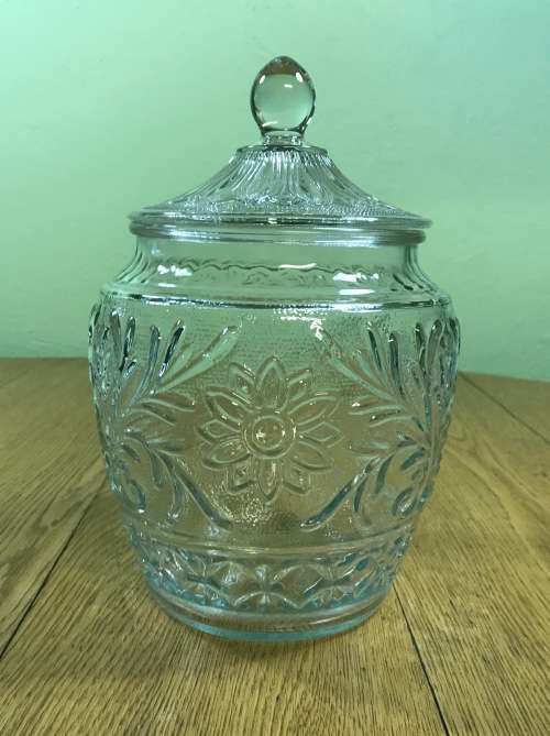 GINGER / BISCUIT / COOKIES JAR GLASS MOULDED ROUND LARGE MODERN GREAT CONDITION STUNNING!!