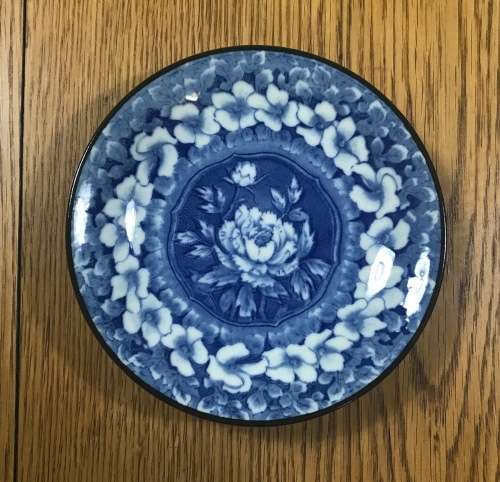 BLUE and WHITE SMALL BOWL=DISH=FLORAL GARLAND=FLOWER IN MIDDLE=BLACK RIM=NO MARKS=STUNNING ITEM!!!