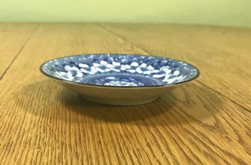BLUE and WHITE SMALL BOWL=DISH=FLORAL GARLAND=FLOWER IN MIDDLE=BLACK RIM=NO MARKS=STUNNING ITEM!!!