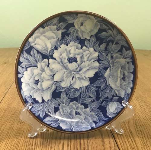 BLUE and WHITE PLATE DISH FLORAL FLOWERS BROWN RIM NO MARKS STUNNING ITEM!!!