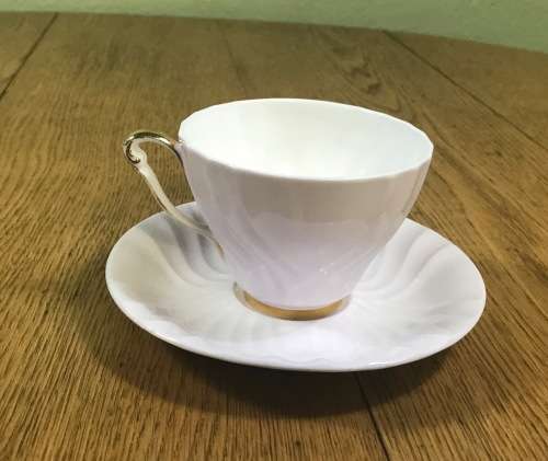 DUO TEA CUP + SAUCER QUEEN ANNE LIGHT PURPLE/MAUVE SCALLOPED ENGLAND PATTERN 5267.