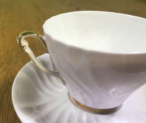 DUO TEA CUP + SAUCER QUEEN ANNE LIGHT PURPLE/MAUVE SCALLOPED ENGLAND PATTERN 5267.