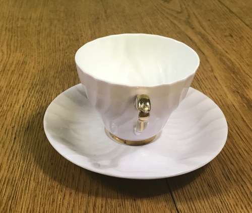 DUO TEA CUP + SAUCER QUEEN ANNE LIGHT PURPLE/MAUVE SCALLOPED ENGLAND PATTERN 5267.