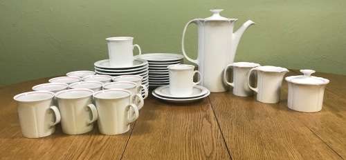 ARZBERG TEA COFFEE SET 12 TRIOS 2 MILK 1 SUGAR TEA POT GERMANY Scalloped Flared Rim WHITE PINK TRIM